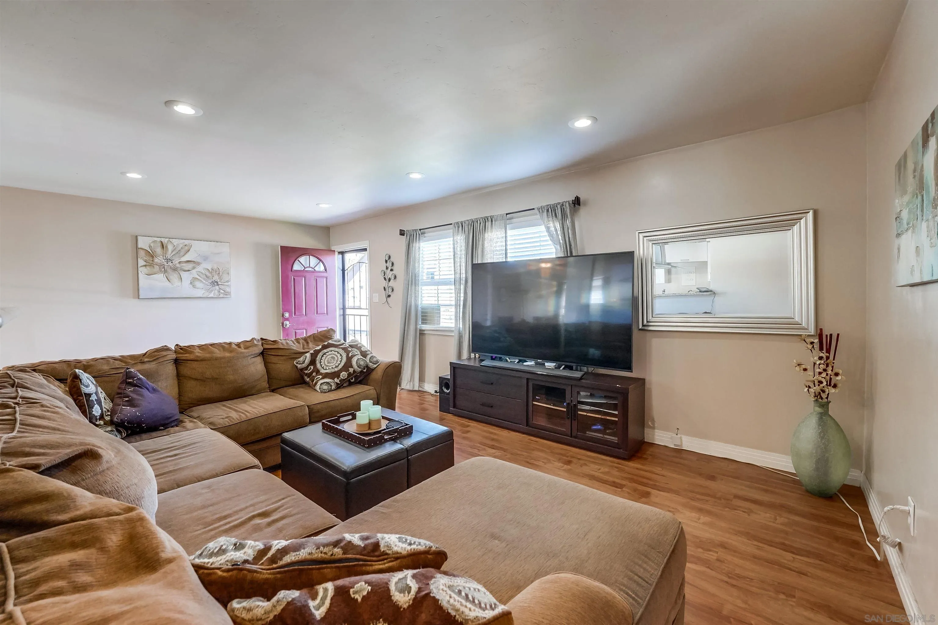 243 Parkbrook Street Spring Valley, CA 91977 - Photo 10 of 49 Gallery Image 10