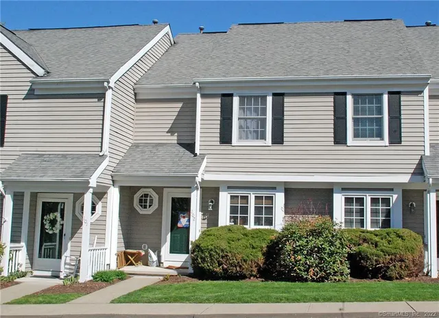 $2,600 | 41 Tamarack Avenue, Unit 102, Danbury, CT 06811