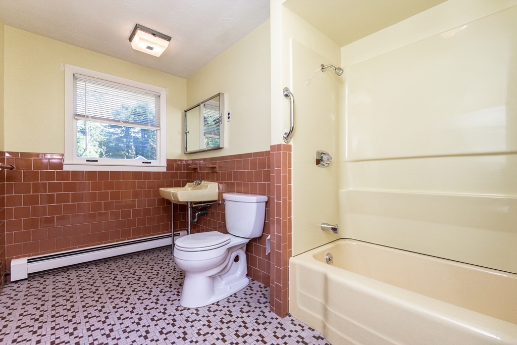 4 Craig Road Framingham, MA 01701 - Photo 13 of 41 Gallery Image 13