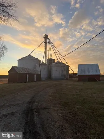 a view of a house with a dry yard