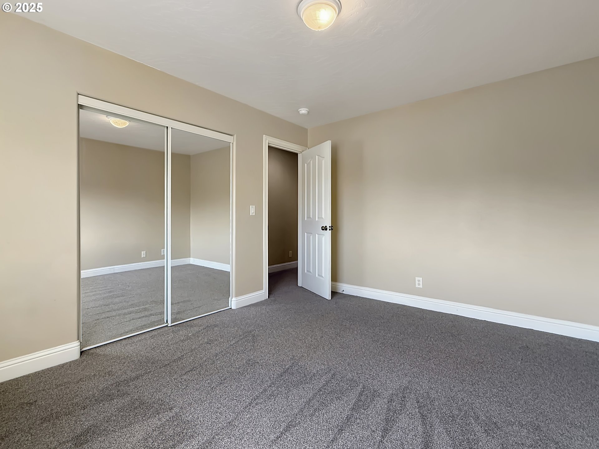 714 Pioneer Road, Unit 1B Brookings, OR 97415 - Photo 33 of 42 an empty room with closet