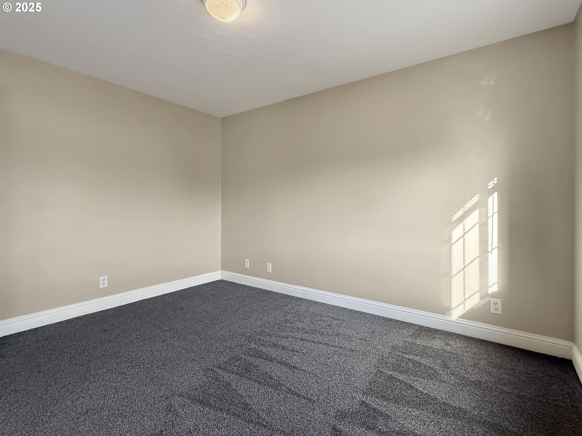 714 Pioneer Road, Unit 1B Brookings, OR 97415 - Photo 34 of 42 an empty room with wooden floor and windows