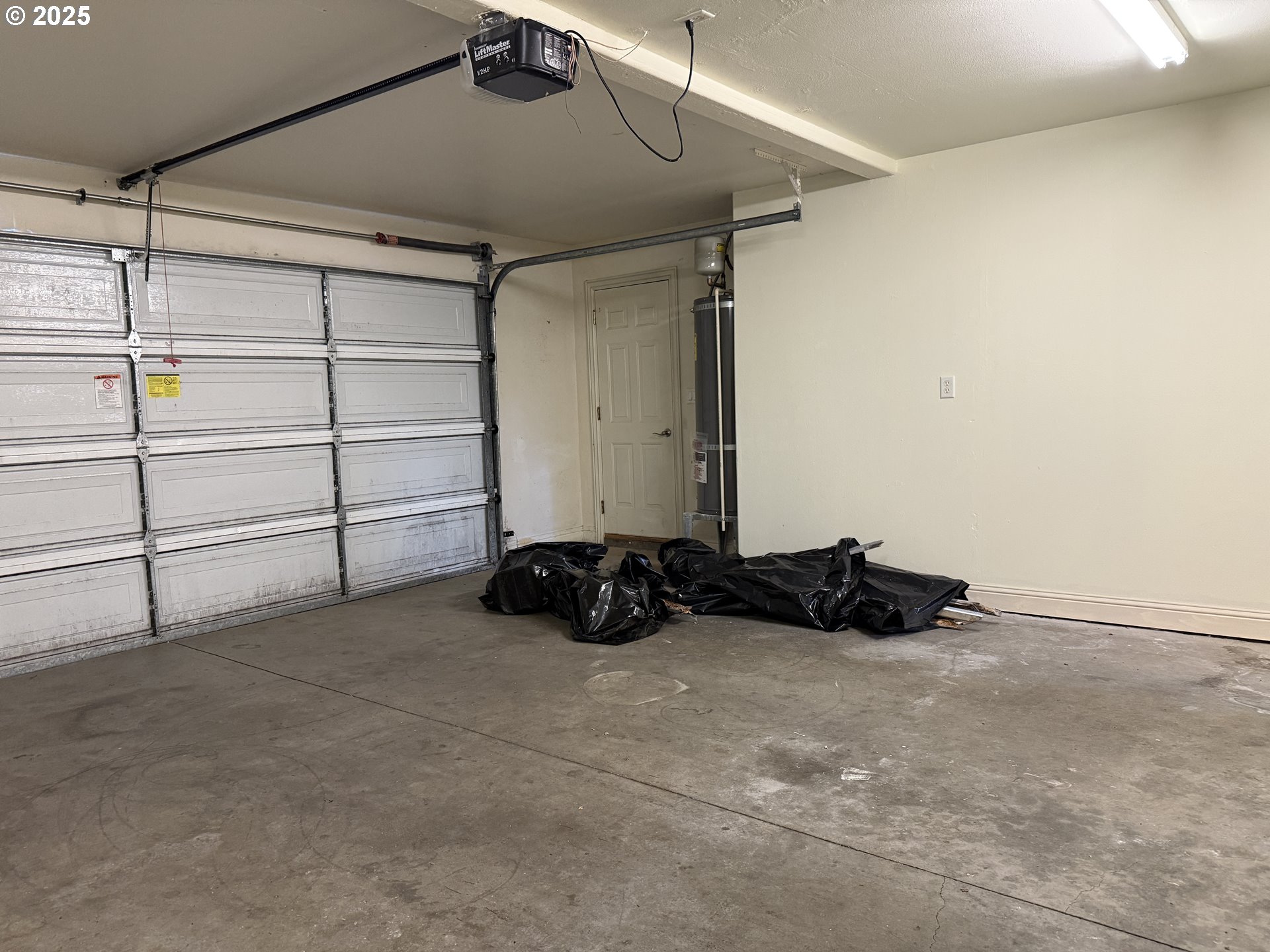714 Pioneer Road, Unit 1B Brookings, OR 97415 - Photo 36 of 42 a bed room with a bed and a window