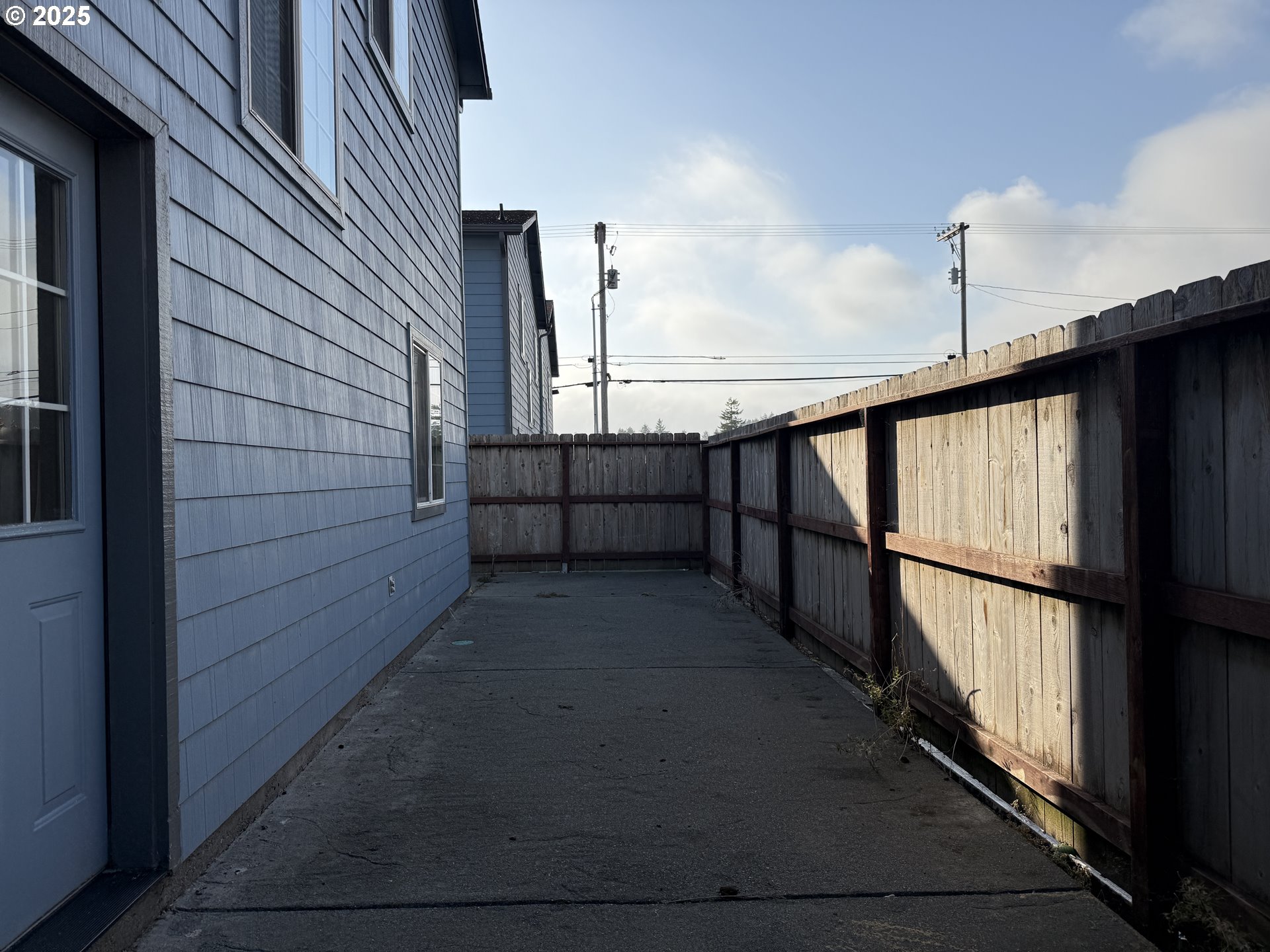 714 Pioneer Road, Unit 1B Brookings, OR 97415 - Photo 37 of 42 a view of balcony