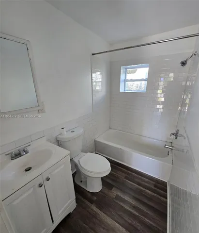 $1,200 | 1189 North Tamiami Trail, Unit L, Fort Myers, FL 33903