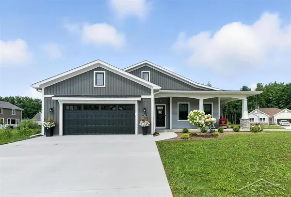 $495,000 | 701 Broadhead Drive, Midland, MI 48642