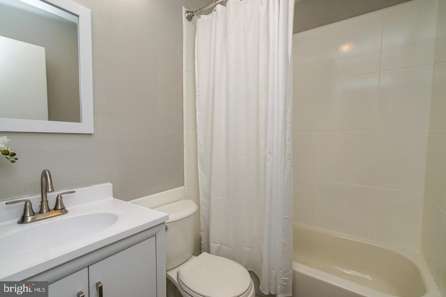 52 Island Road Levittown, PA 19057 - Photo 3 of 18 Gallery Image 3