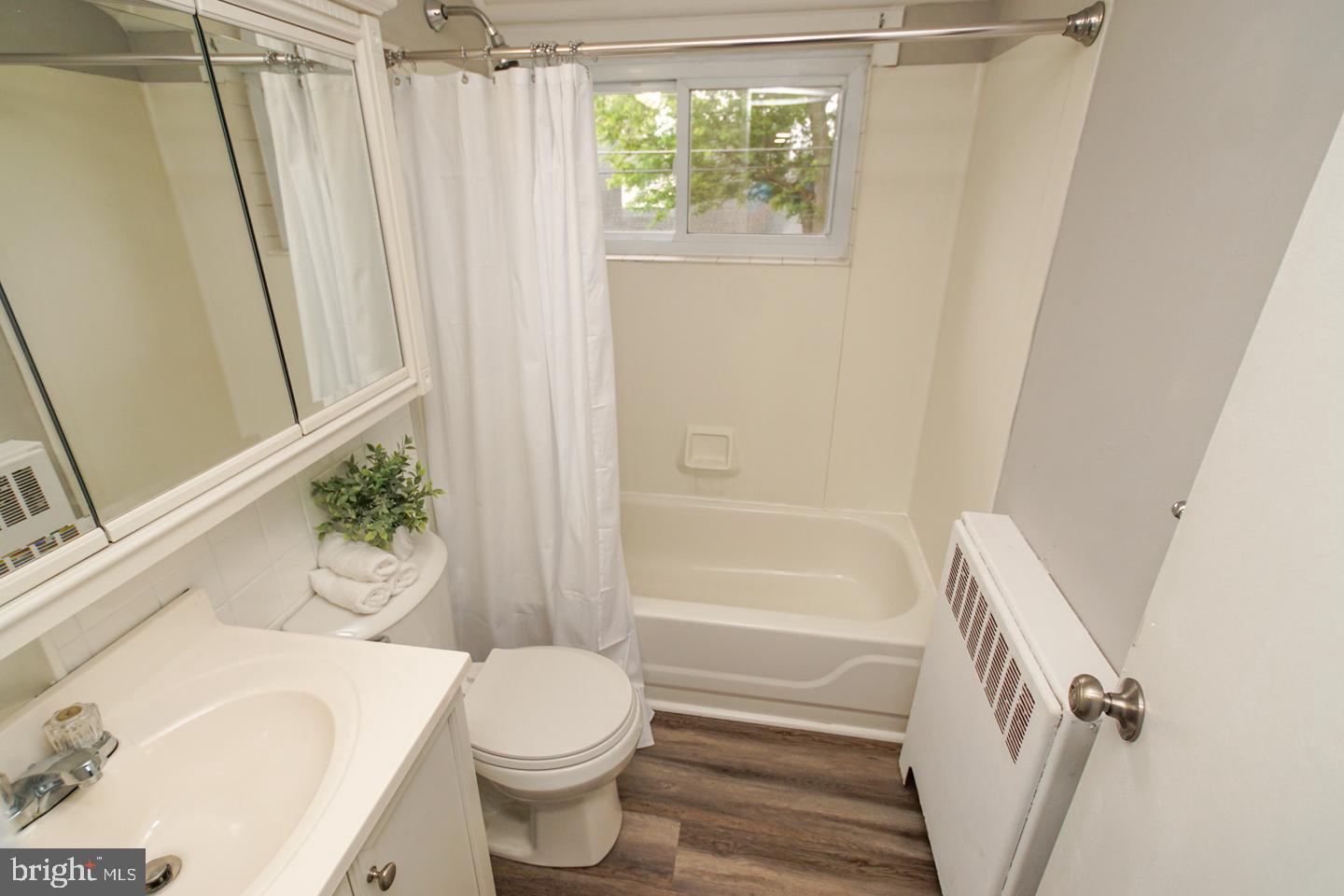 52 Island Road Levittown, PA 19057 - Photo 5 of 18 Gallery Image 5