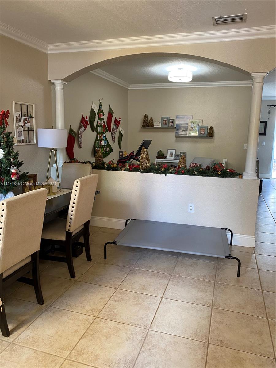 835 Southwest 154th Path, Unit 835 Miami, FL 33194 - Photo 4 of 7 Gallery Image 4