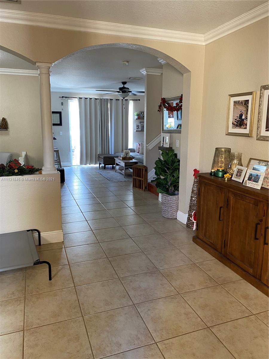 835 Southwest 154th Path, Unit 835 Miami, FL 33194 - Photo 5 of 7 Gallery Image 5