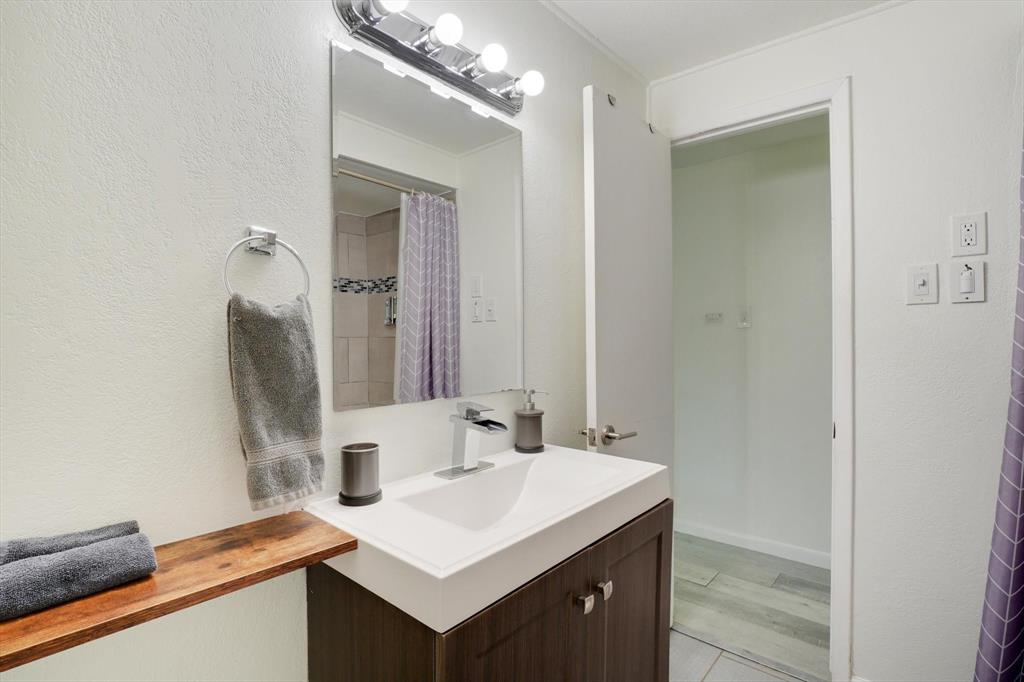 742 Austrian Road Grand Prairie, TX 75050 - Photo 20 of 38