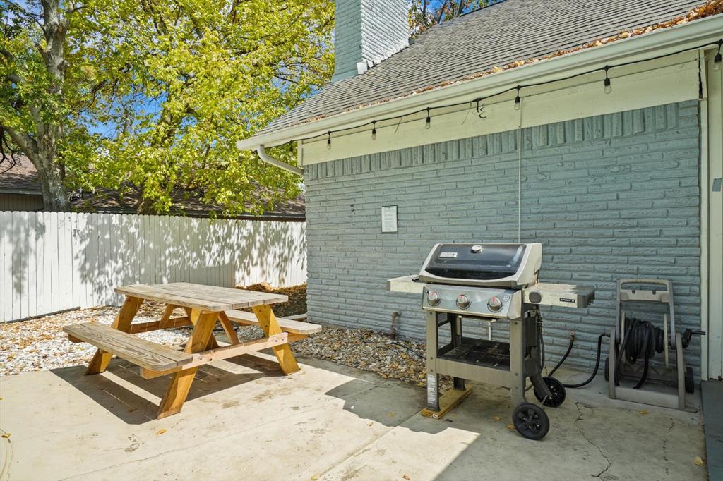 742 Austrian Road Grand Prairie, TX 75050 - Photo 33 of 38