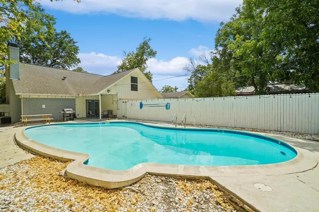 $2,900 | 742 Austrian Road, Grand Prairie, TX 75050