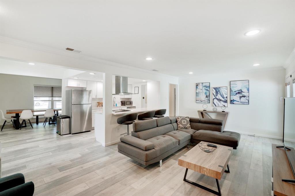 742 Austrian Road Grand Prairie, TX 75050 - Photo 5 of 38