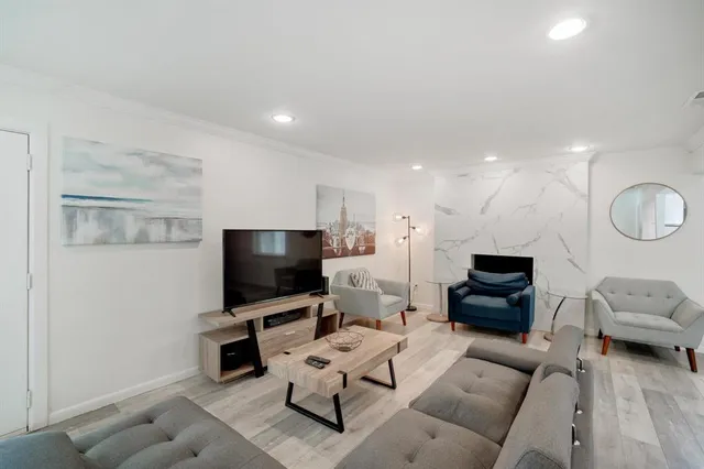 $2,900 | 742 Austrian Road, Grand Prairie, TX 75050