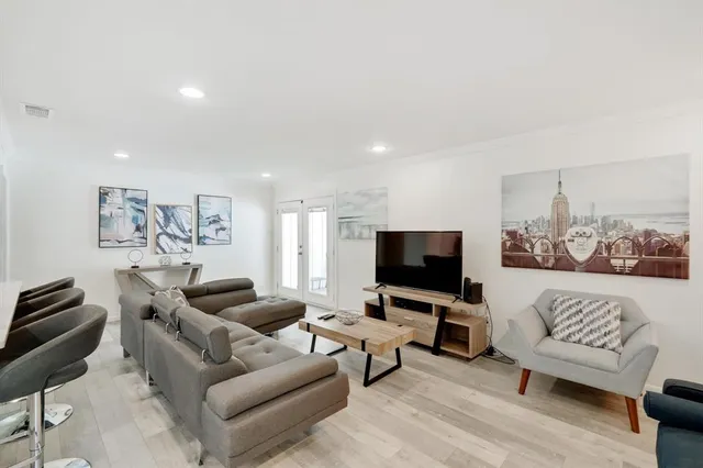 $2,900 | 742 Austrian Road, Grand Prairie, TX 75050