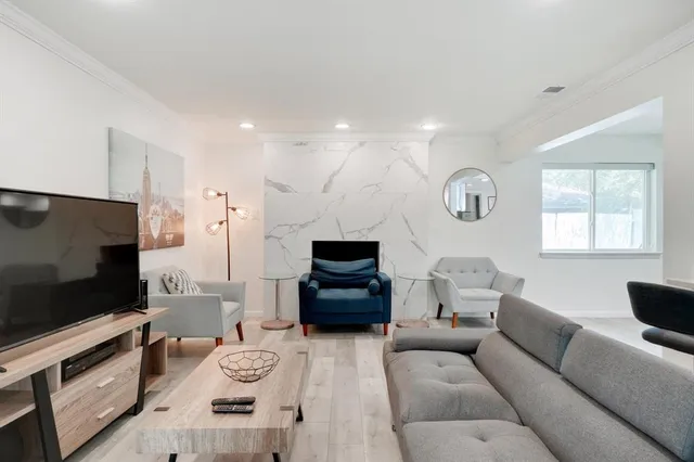 $2,900 | 742 Austrian Road, Grand Prairie, TX 75050