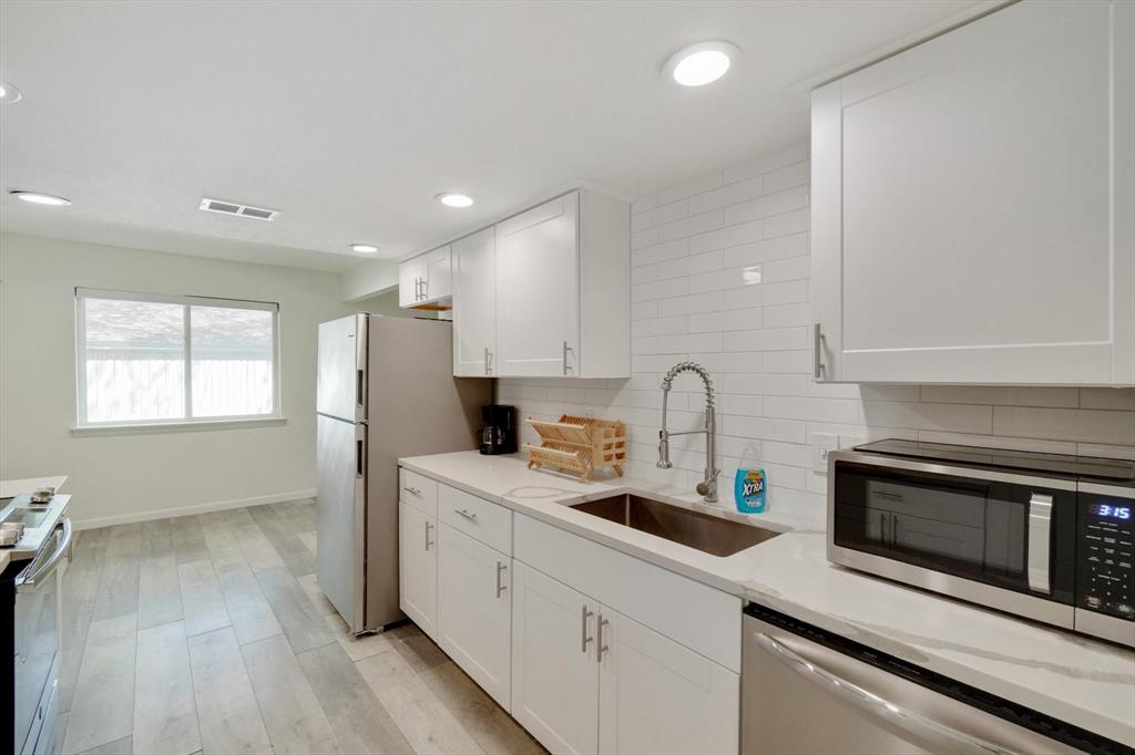 742 Austrian Road Grand Prairie, TX 75050 - Photo 10 of 38