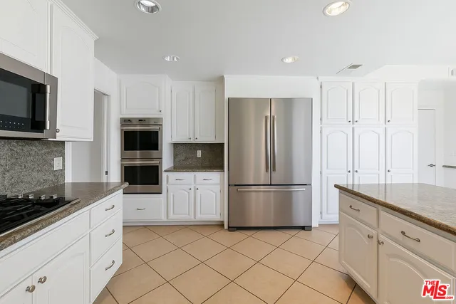 $15,000 | 214 North Crescent Drive, Unit 3, Beverly Hills, CA 90210