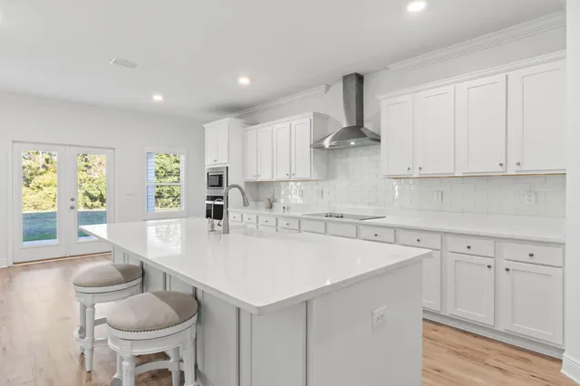 a view of a house with backyard and porch