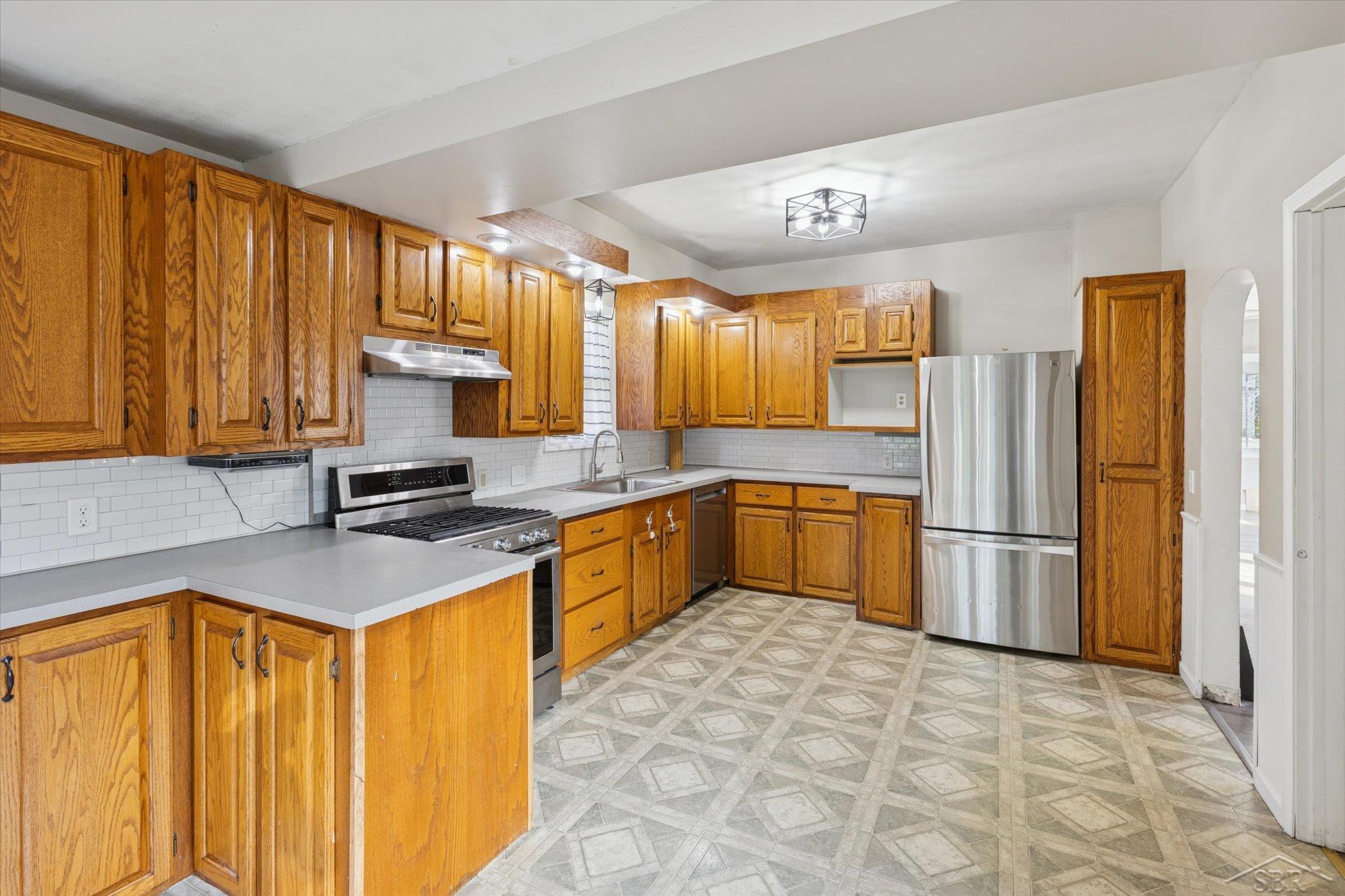 2122 2nd Street Bay City, MI 48708 - Photo 8 of 48 50191757-95c34f5f-3045-45cb-8c39-04c0838a864f.JPG