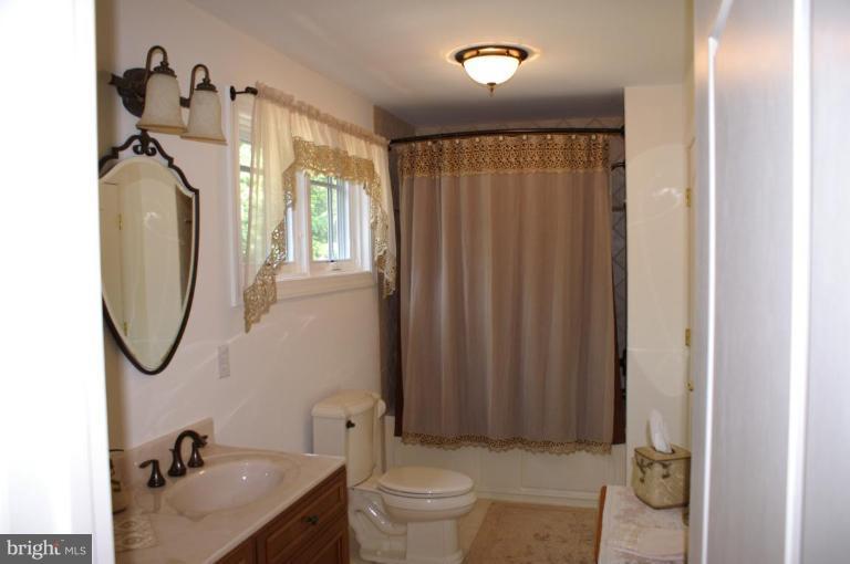 182 Acton Road Annapolis, MD 21403 - Photo 12 of 24 Bath #2