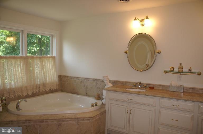 182 Acton Road Annapolis, MD 21403 - Photo 17 of 24 Master Bath