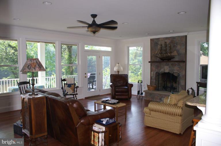 182 Acton Road Annapolis, MD 21403 - Photo 10 of 24 Living Room