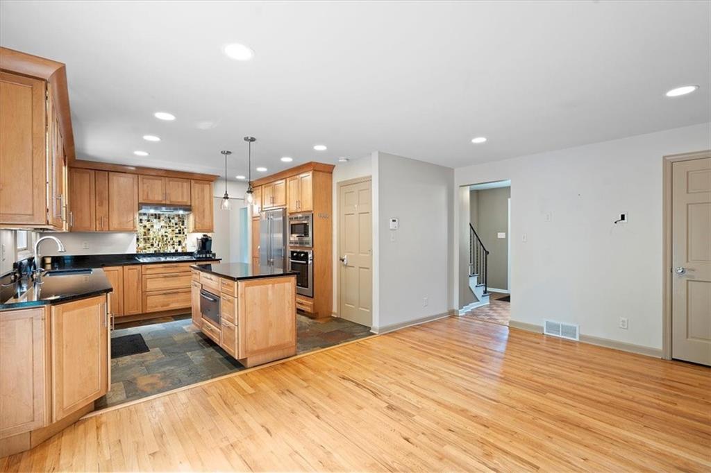 10 Highmeadow Road Pittsburgh, PA 15215 - Photo 8 of 23 Gallery Image 8