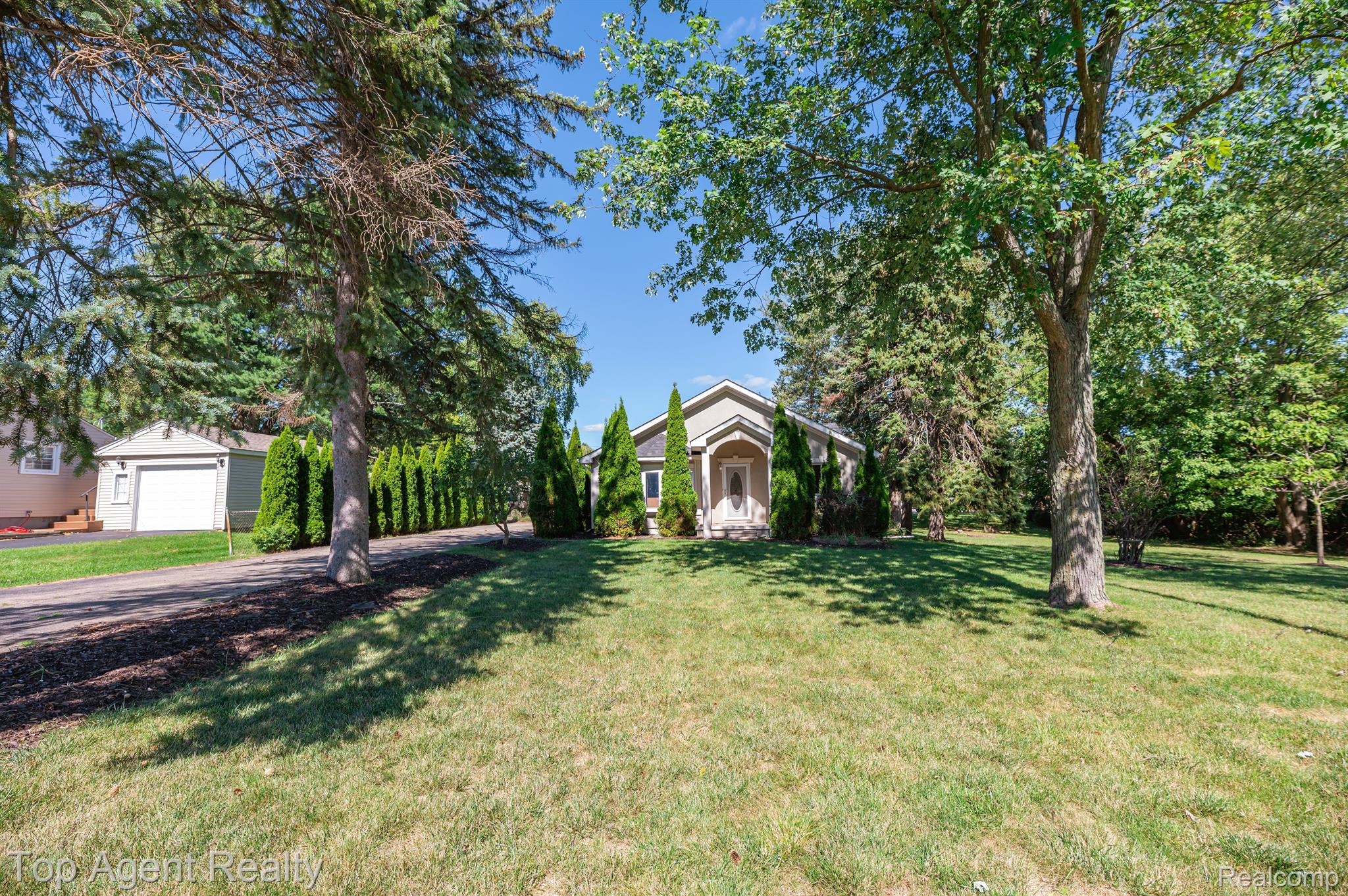 110 Wabash Road Rochester, MI 48307 - Photo 3 of 35 Gallery Image 3
