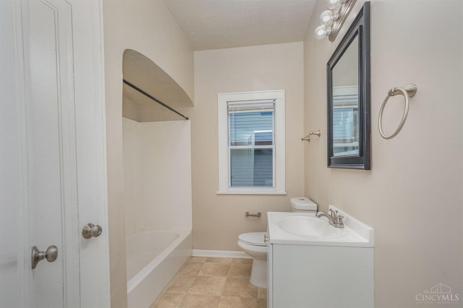 6413 Plainfield Road Cincinnati, OH 45213 - Photo 10 of 14 Gallery Image 10