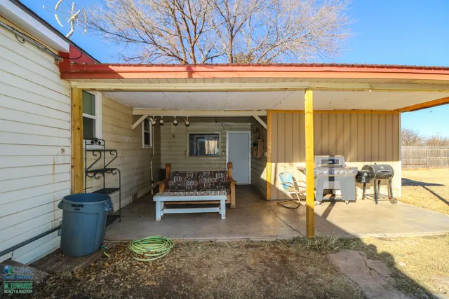 a view of house with entryway and a window