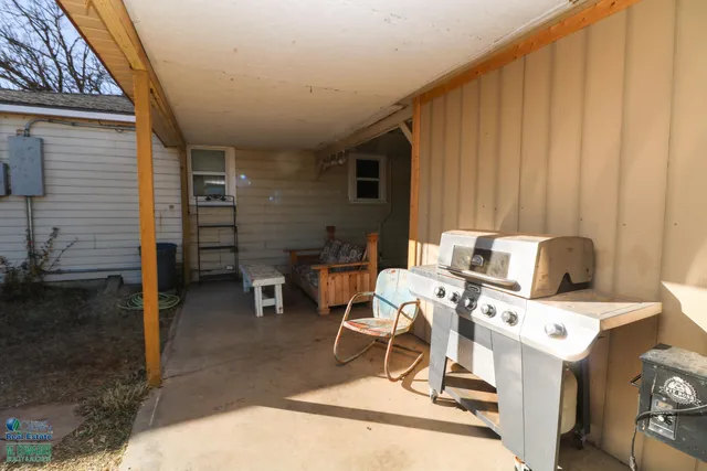 a view of a backyard of the house