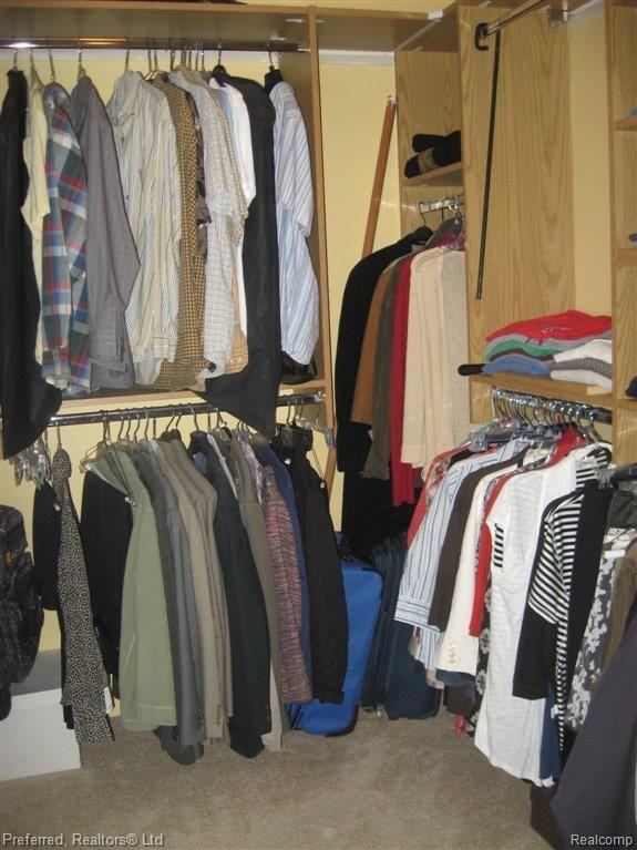 373 Shellbourne Drive Rochester, MI 48309 - Photo 16 of 25 Master Closet.jpg