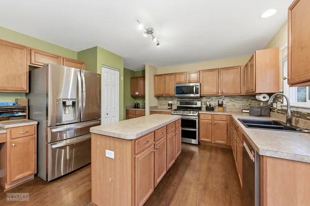 $440,000 | 181 Hillside Drive, Bolingbrook, IL 60440