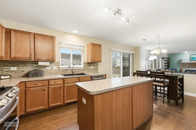 $440,000 | 181 Hillside Drive, Bolingbrook, IL 60440