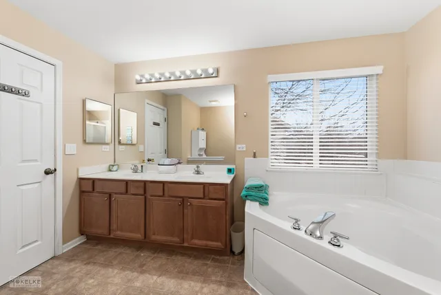 $440,000 | 181 Hillside Drive, Bolingbrook, IL 60440