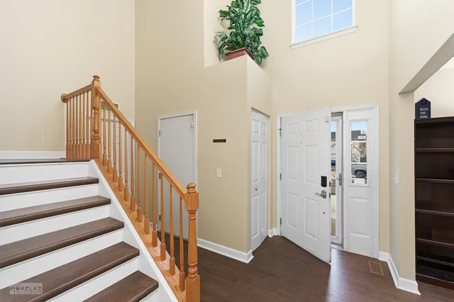 $440,000 | 181 Hillside Drive, Bolingbrook, IL 60440