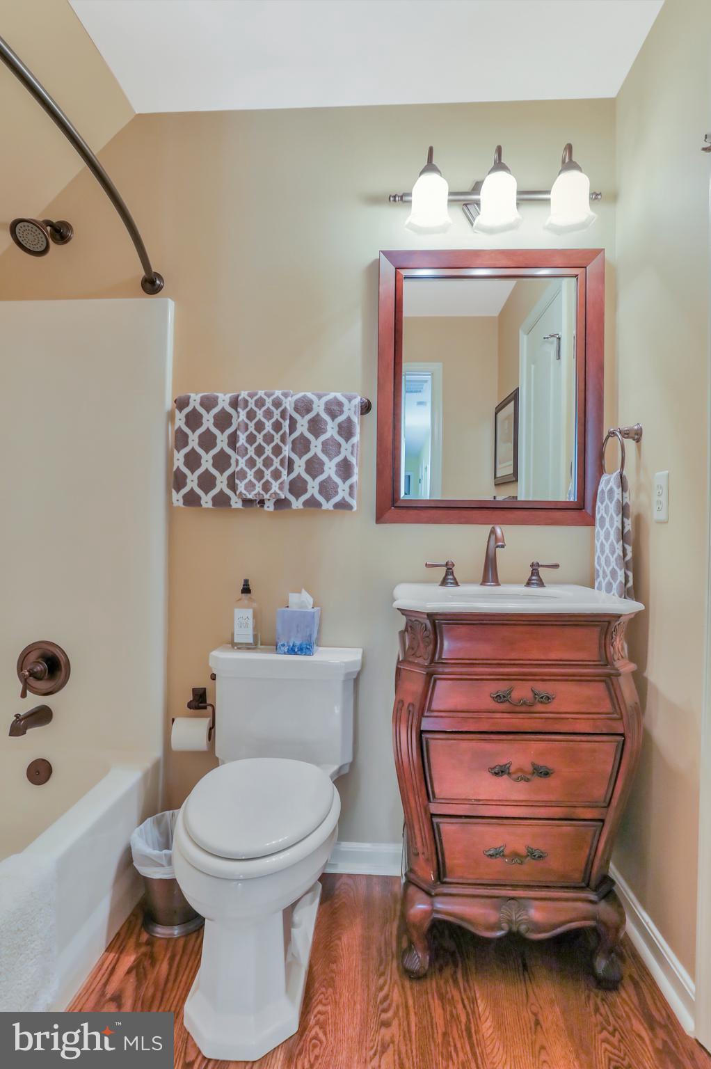 92 Earle Road Charles Town, WV 25414 - Photo 55 of 82 Upper level hall bath