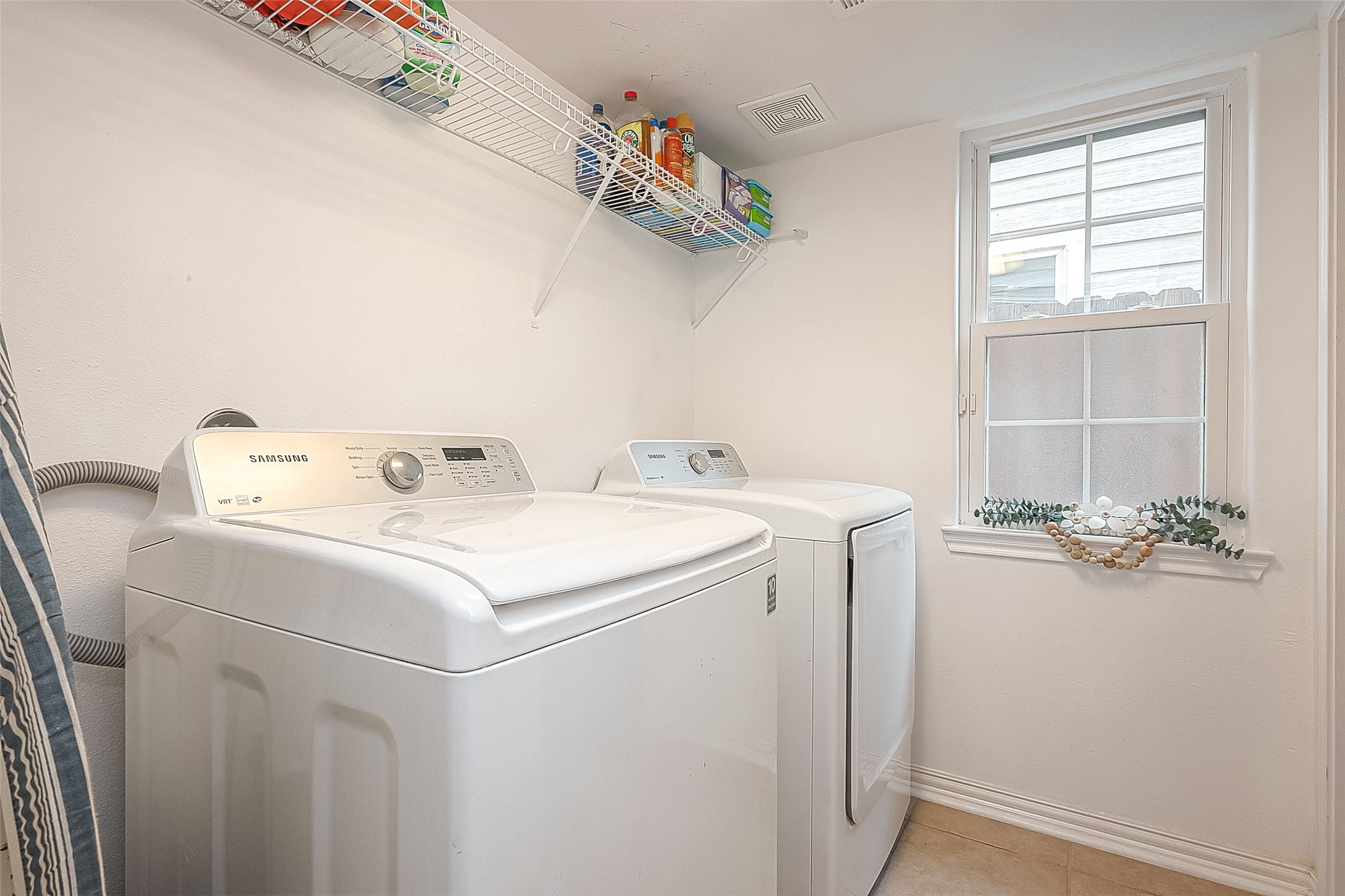6703 Winton Street Houston, TX 77021 - Photo 25 of 49 main floor laundry and storage, Washer/Dryer stay!