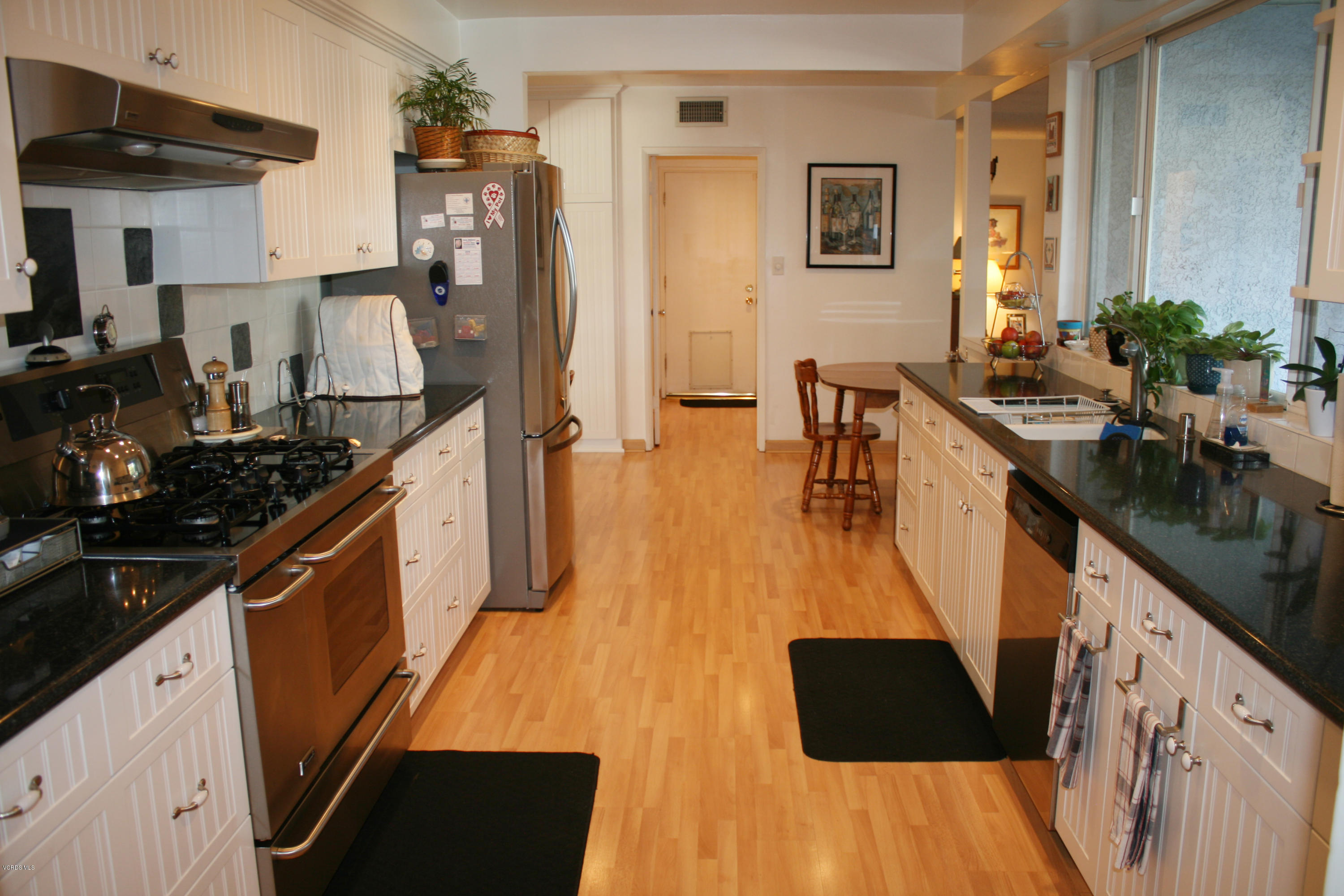 9915 Bothwell Road Northridge, CA 91324 - Photo 16 of 43 Kitchen (8)