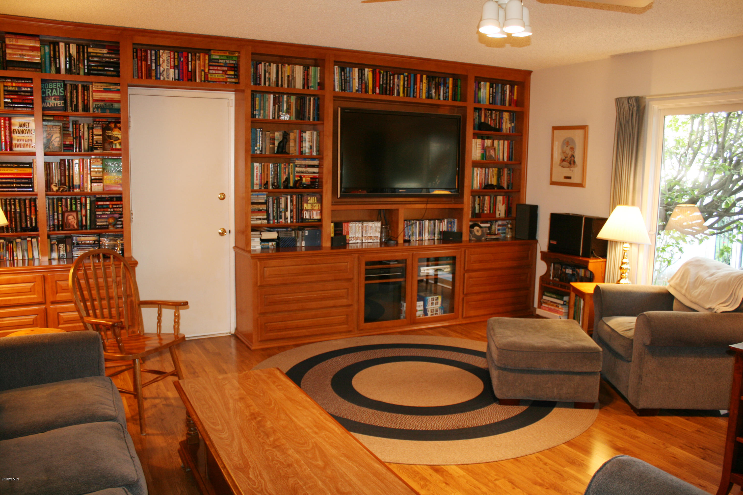 9915 Bothwell Road Northridge, CA 91324 - Photo 19 of 43 Family room (3)