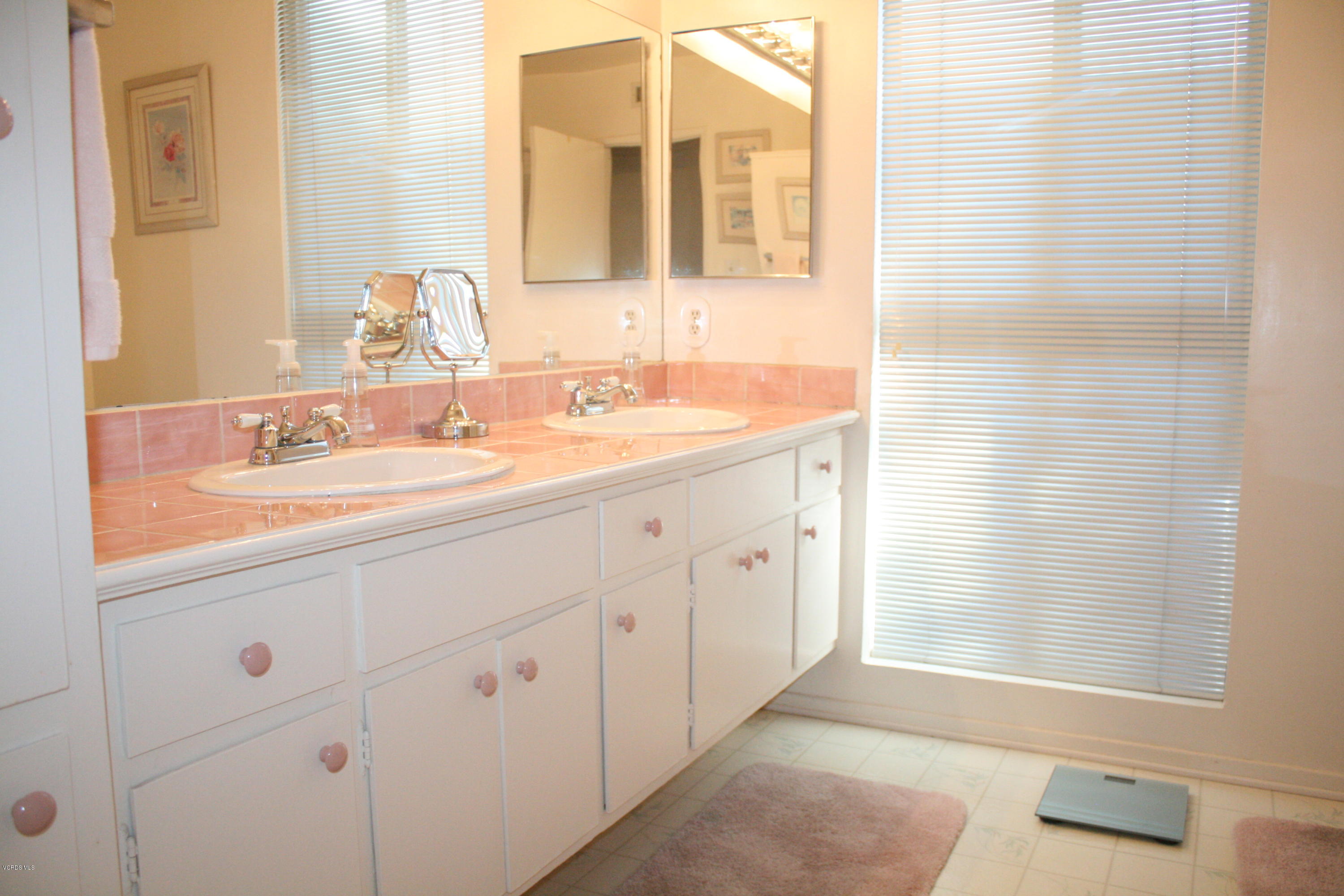 9915 Bothwell Road Northridge, CA 91324 - Photo 30 of 43 Bath hall (2)