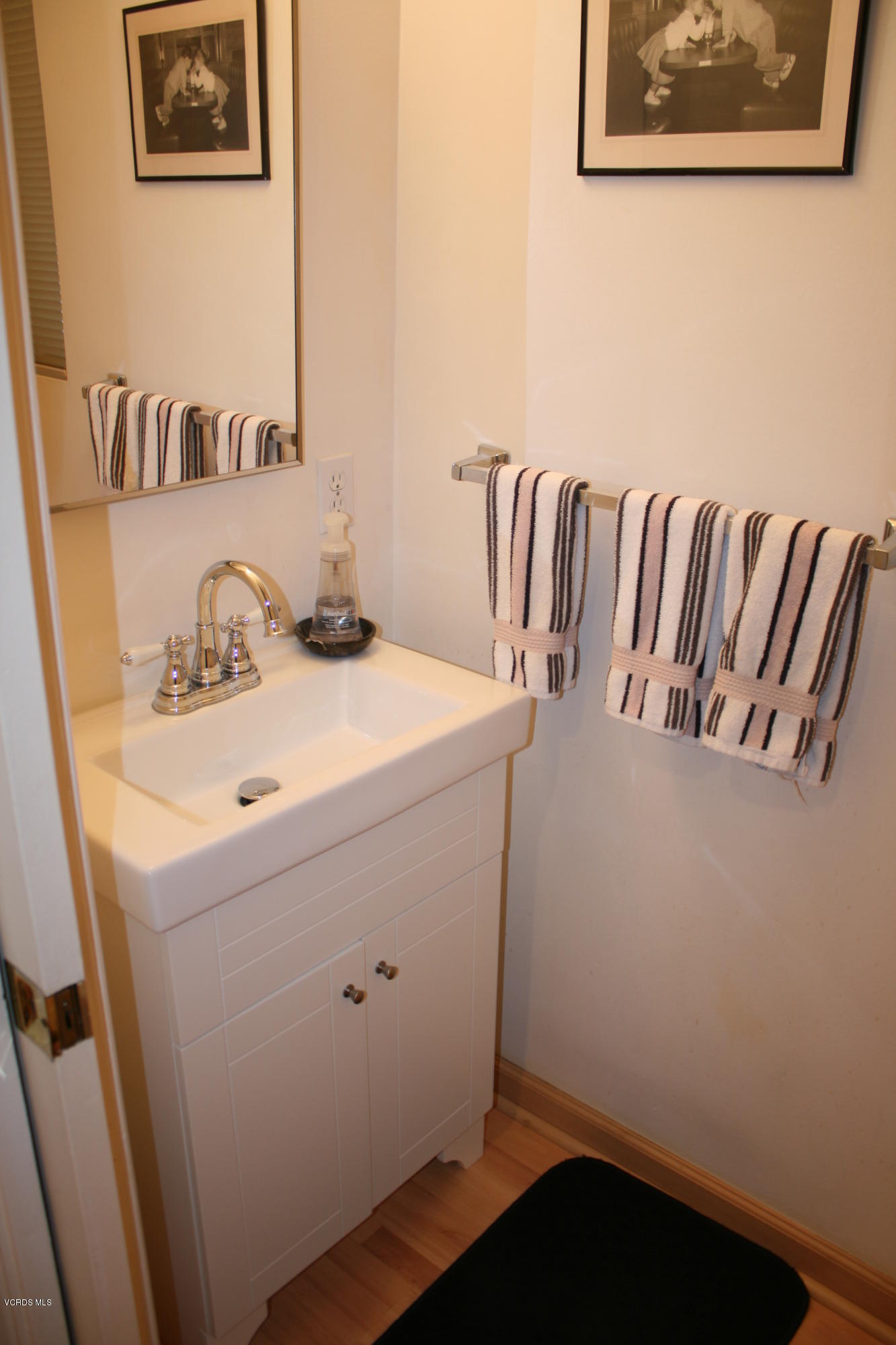 9915 Bothwell Road Northridge, CA 91324 - Photo 34 of 43 Bath guest (1)