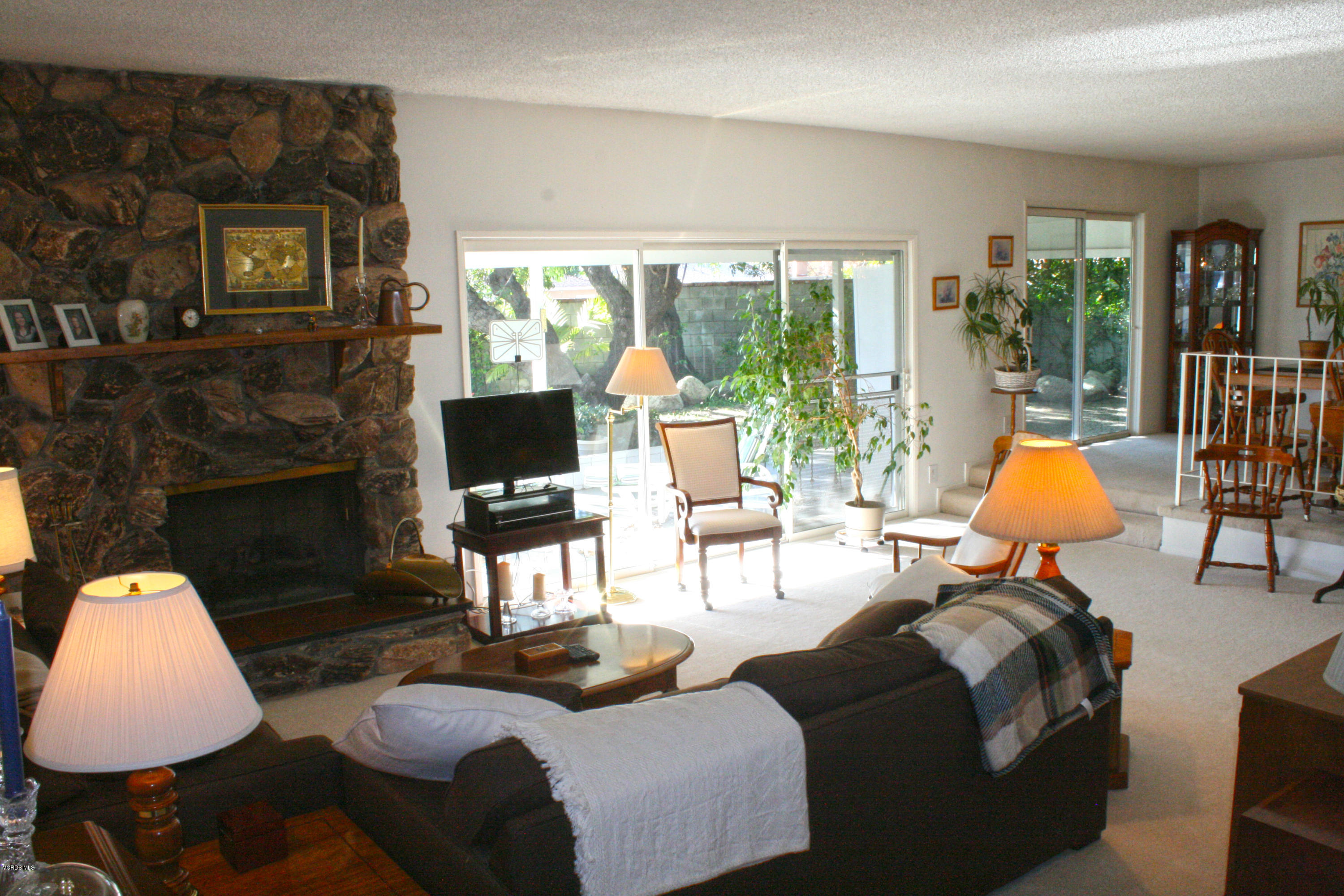 9915 Bothwell Road Northridge, CA 91324 - Photo 5 of 43 Living room (5)