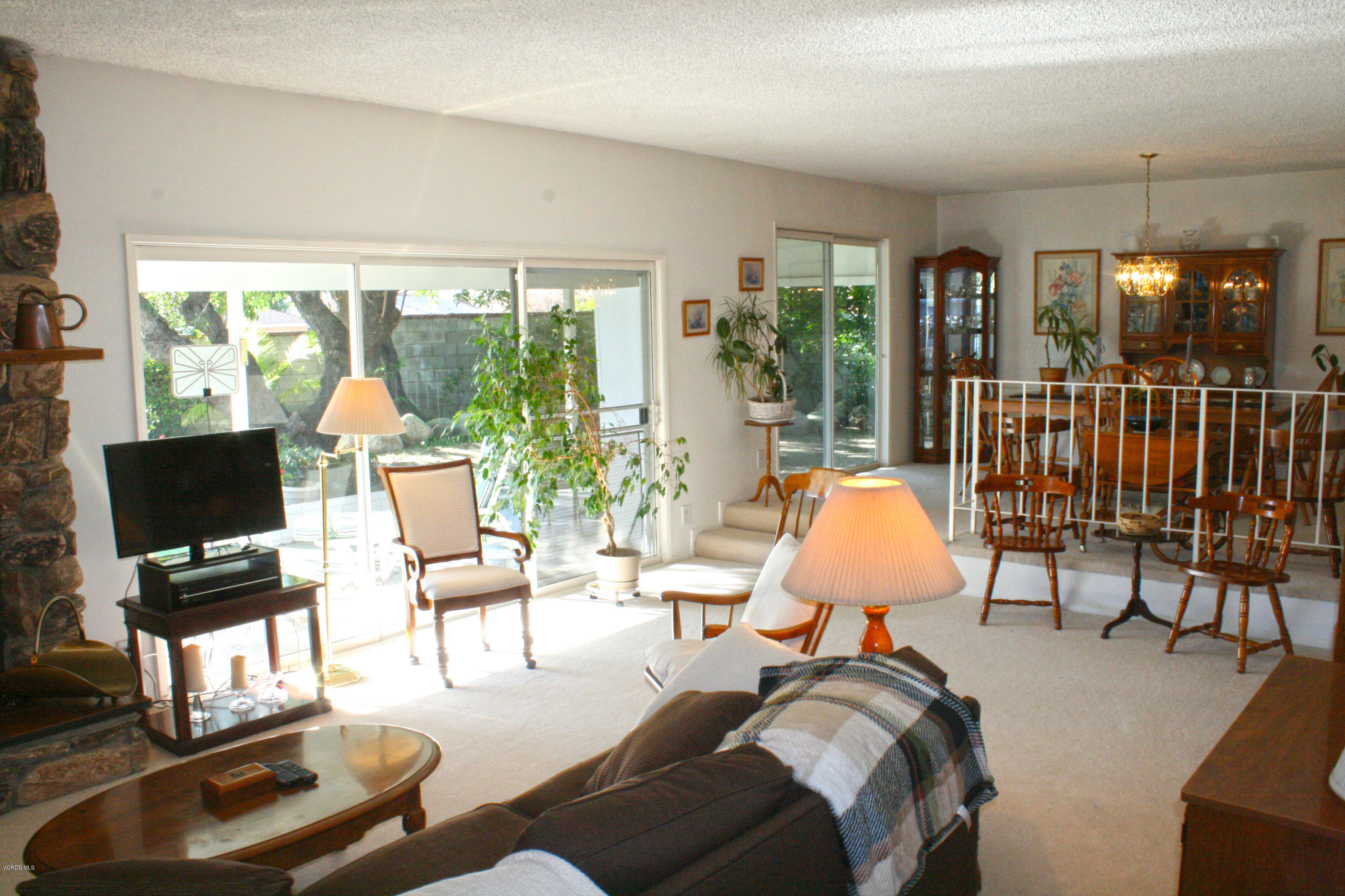 9915 Bothwell Road Northridge, CA 91324 - Photo 6 of 43 Living room (8)