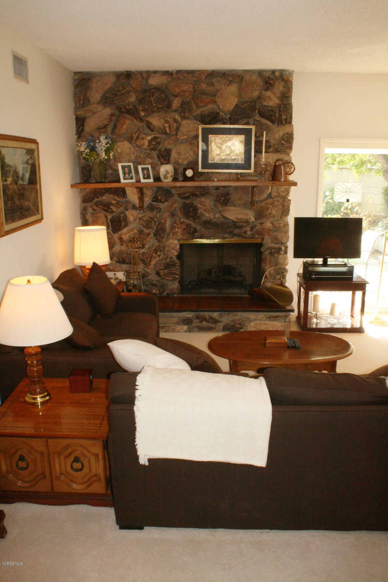 9915 Bothwell Road Northridge, CA 91324 - Photo 7 of 43 Living room (7)