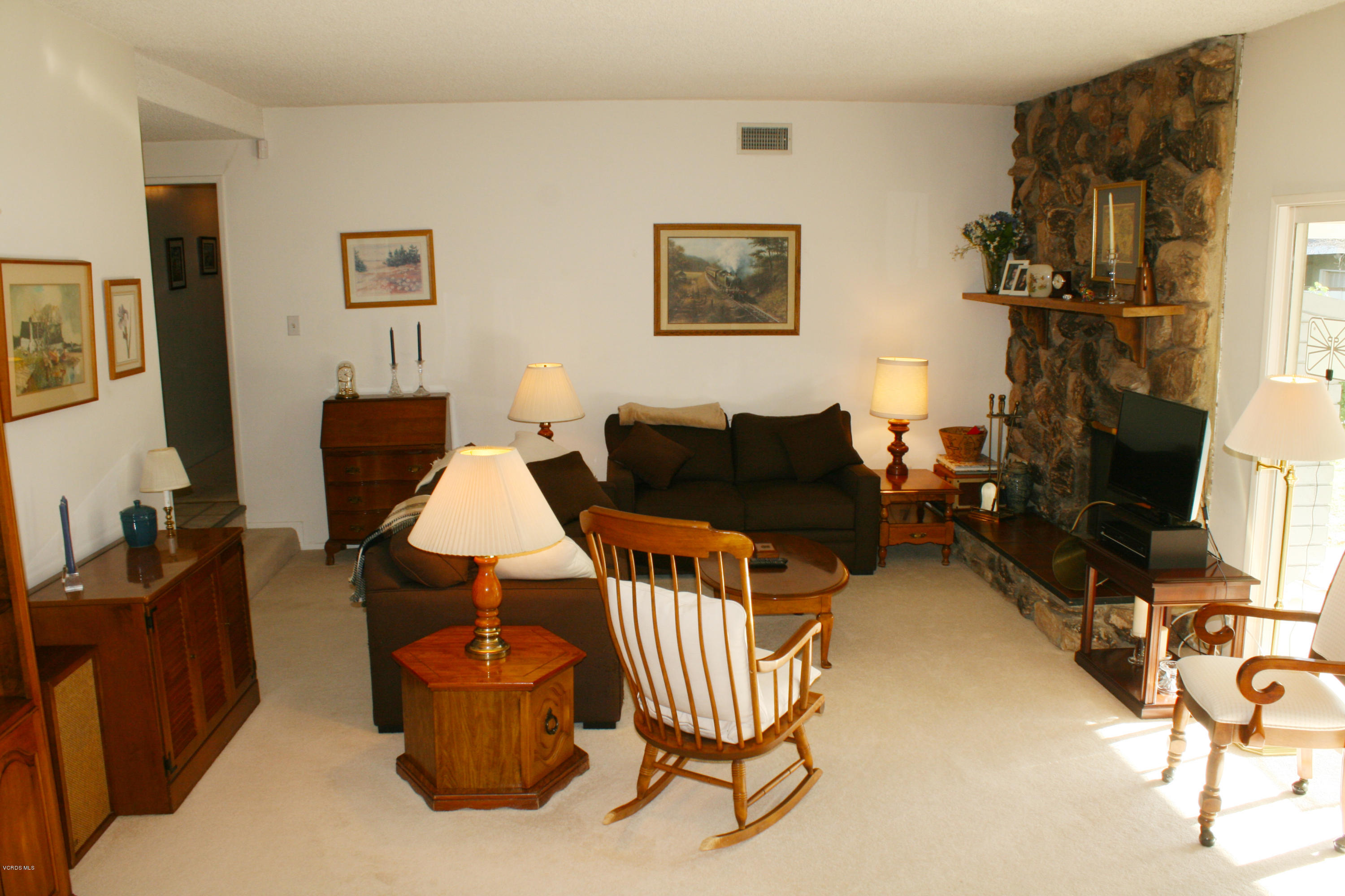 9915 Bothwell Road Northridge, CA 91324 - Photo 8 of 43 Living room (11)