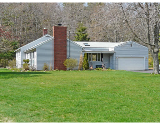 13 Walker Road Manchester, MA 01944 - Photo 2 of 17 Gallery Image 2
