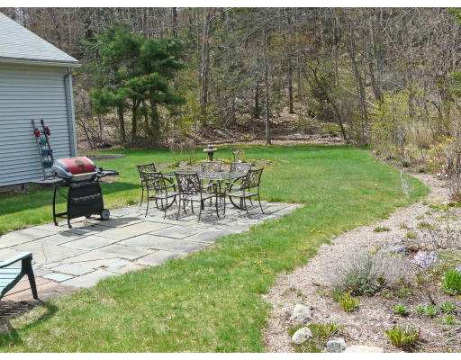 13 Walker Road Manchester, MA 01944 - Photo 3 of 17 Gallery Image 3